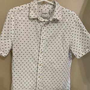 White short sleeve casual button up